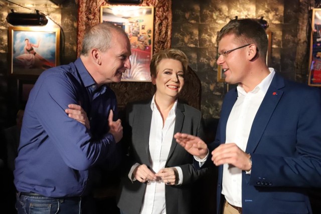 Wieczór wyborczy Komitetu Wyborczego Wyborców Hanny Zdanowskiej w 2018 r. Od lewej: wiceprezydent Wojciech Rosicki, prezydent Hanna Zdanowska, wiceprezydent Adam Wieczorek