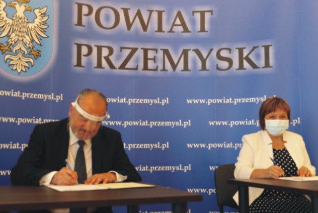 Powiat Przemyski przekazał Wojewódzkiemu Szpitalowi w Przemyślu 150 tys. złotych na zakup nowego ultrasonografu.