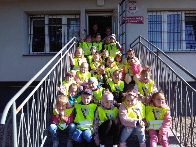 Przedszkolaki z wizytą u lubranieckich policjantów
