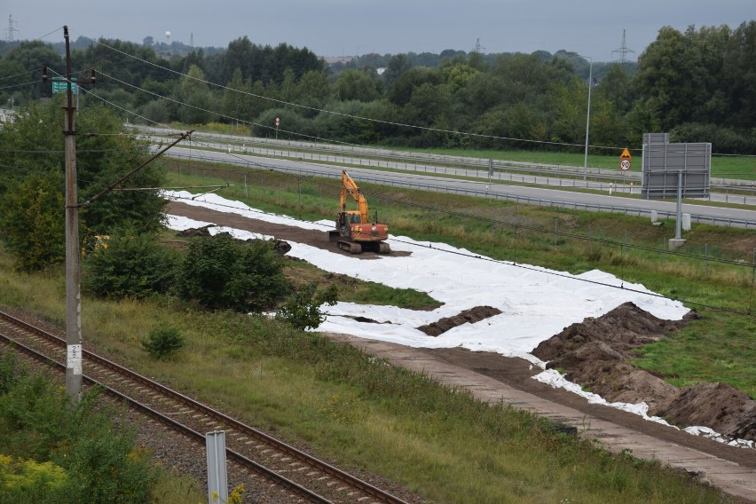 Tajemnicza droga powstaje wzdłuż obwodnicy Szczecinka [zdjęcia]