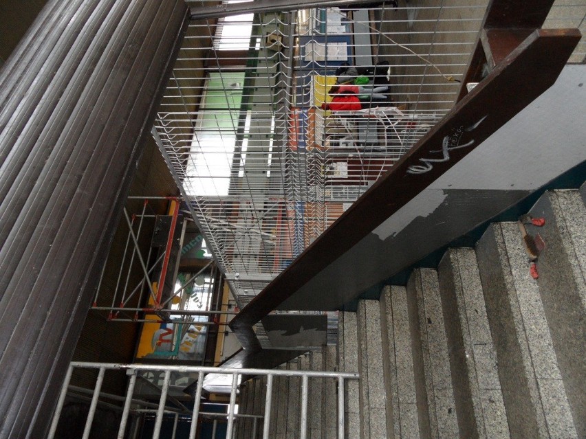 Trwa remont dworca PKP w Zabrzu. Rusztowania są już wewnątrz budynku [ZDJĘCIA]