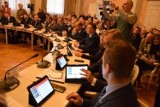 Pięciu radnych miejskich z Przemyśla, zagrożonych utratą mandatu, przesłało pisemne wyjaśnienia