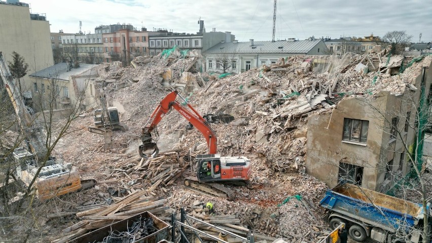 Burzenie kamienic przy ulicy Paderewskiego w Kielcach przystopowane. Powstało za dużo gruzu 