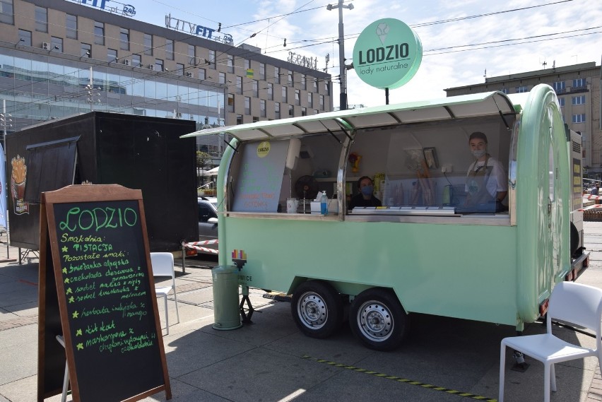 Startuje zlot food rucków na rynku w Katowicach