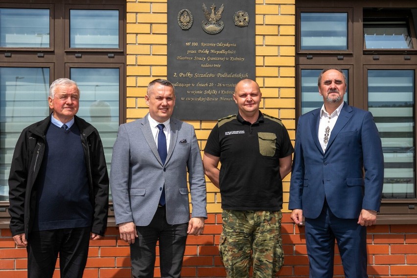 Delegacja ze starostwa odwiedziła placówki Straży Granicznej w powiecie sokólskim. Dzięki nim, wszyscy czujemy się bezpieczni