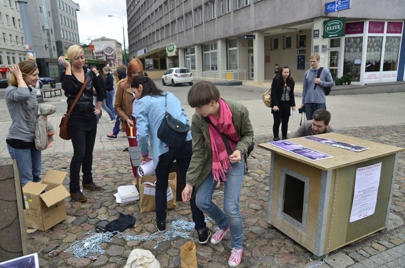 "Zerwijmy łańcuchy" na Starym Rynku w Poznaniu