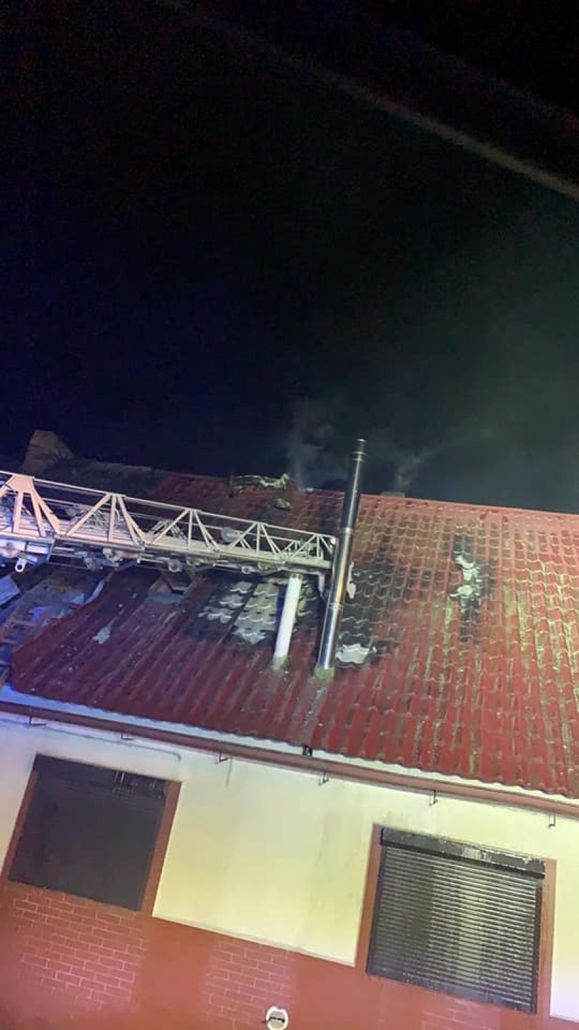 Pożar poddasza w budynku mieszkalnym w Rogoźnie