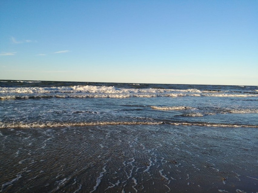 Jesienne łapanie słońca na plaży w Kołobrzegu okiem naszej Czytelniczki