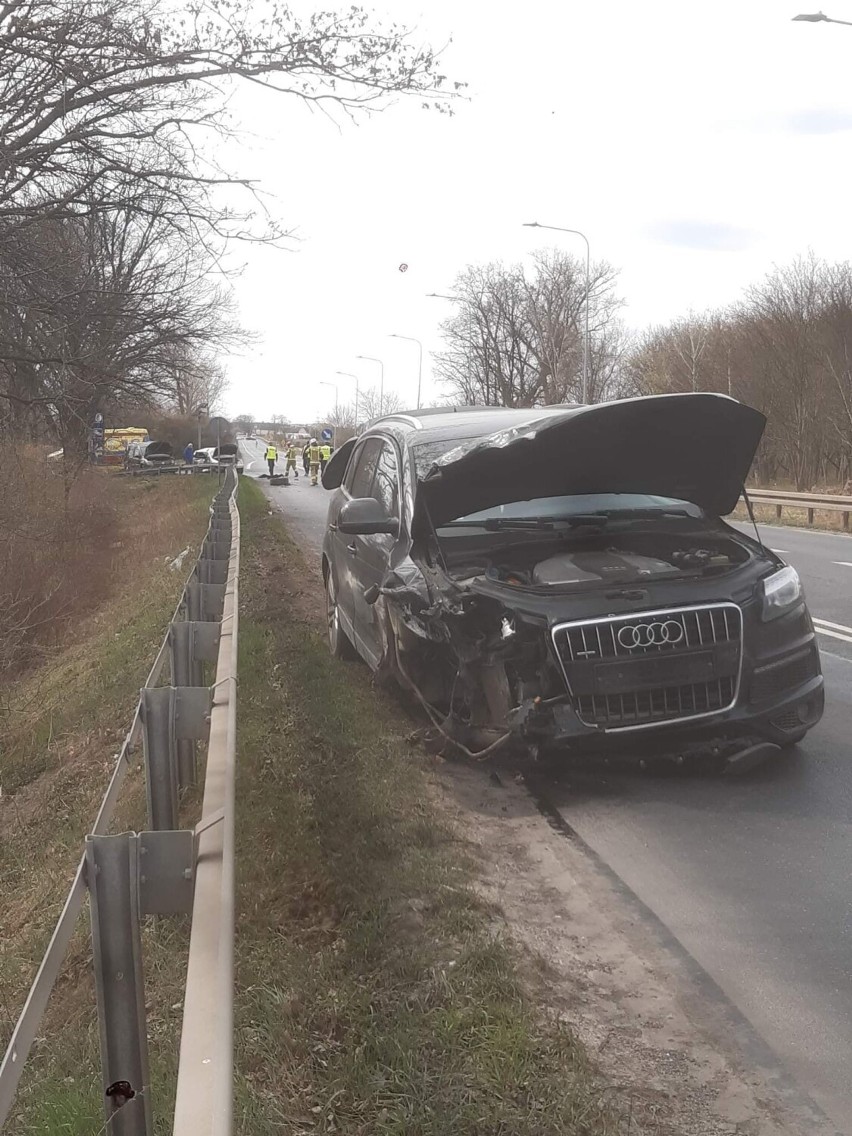 Poważny wypadek na starej DK5. Dziecko trafiło do szpitala