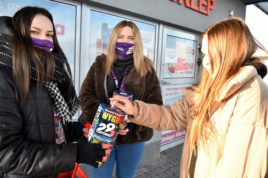 Finał WOŚP 2021 w Bobowej zakończył się tuż po godznie 17. Puszki przekazano go Gorlic gdzie trafiły do współnej kasy