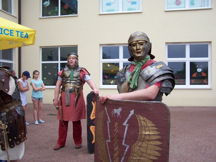 Przedszkole nr 1 w Kole: Festyn z legionami Rzymu