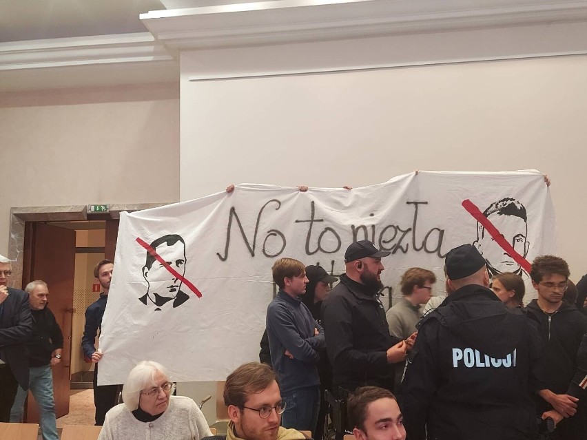 Spotkanie z Oksaną Zabużko zerwał protest Młodzieży...