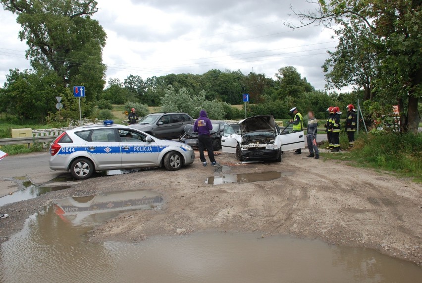 Wypadek w Marezie. Ranni 8-miesięczne dziecko i 20-latka w ciąży [ZDJĘCIA]