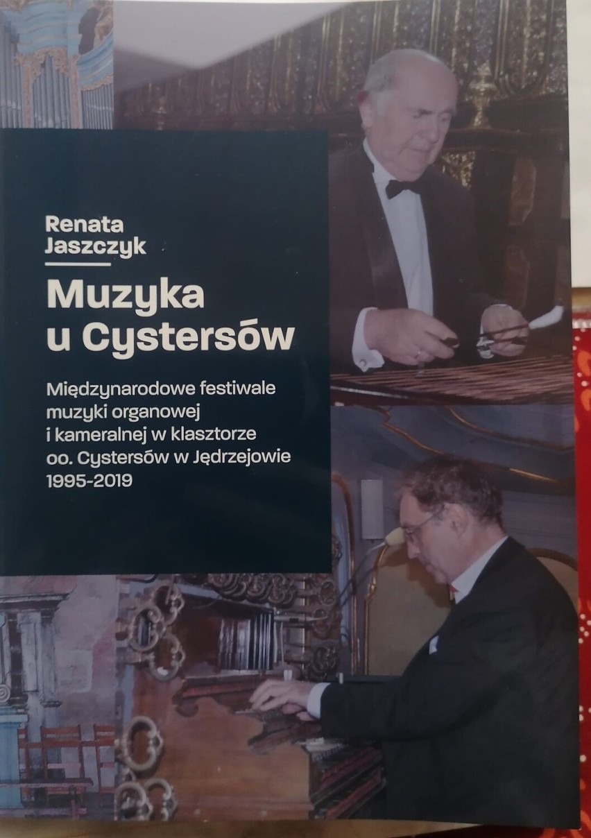 Promocja książki Renaty Jaszczyk i koncert Roberta Grudnia w Muzeum imienia Przypkowskich w Jędrzejowie. Zobacz relację i zdjęcia