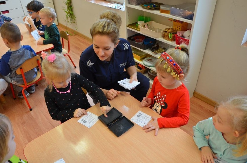 Policjantki z Wejherowa edukowały dzieci jak bezpiecznie spędzić ferie [ZDJĘCIA]