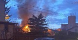 Pożar domu w Piotrkowie na ul. Włókienniczej [FOTO, WIDEO]
