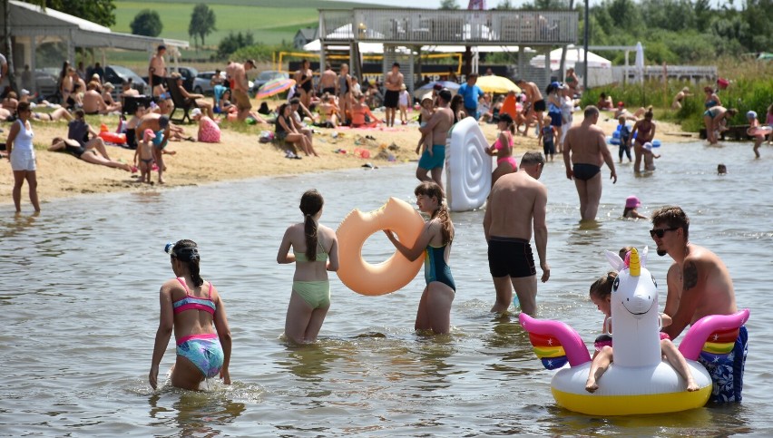 Ta upalna niedziela przyciągnęła setki mieszkańców nad zalew Żółtańce. Zobacz zdjęcia