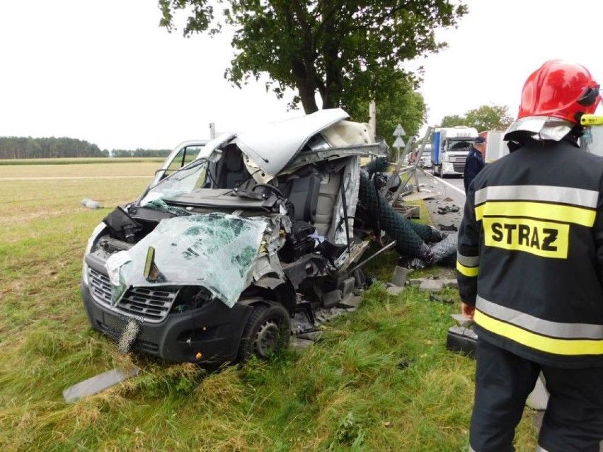 Gmina Lwówek: dostawczy wjechał w tył tira FOTO