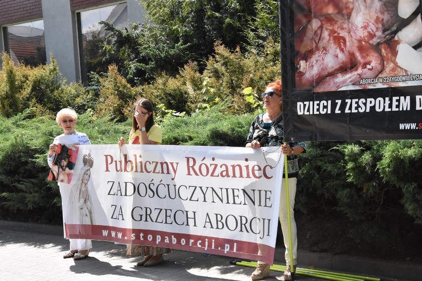 Protest antyaborcyjny pod oleśnickim szpitalem 