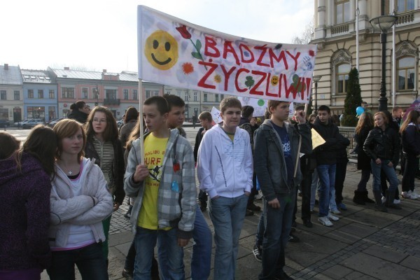 Nowy Sącz: dzień życzliwości i pozdrowień (ZDJĘCIA)