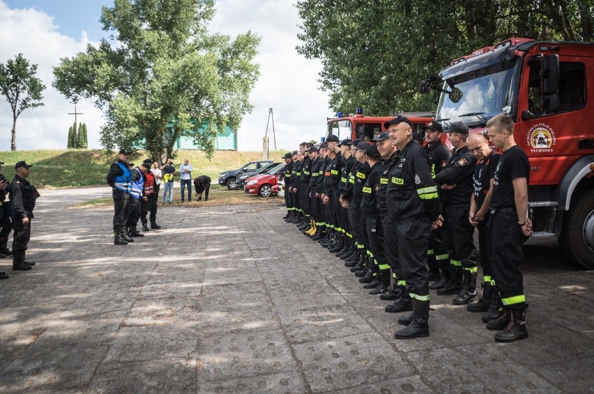 Ćwiczenia strażaków na terenie dawnej przystani promowej w Korzeniewie [ZDJĘCIA]