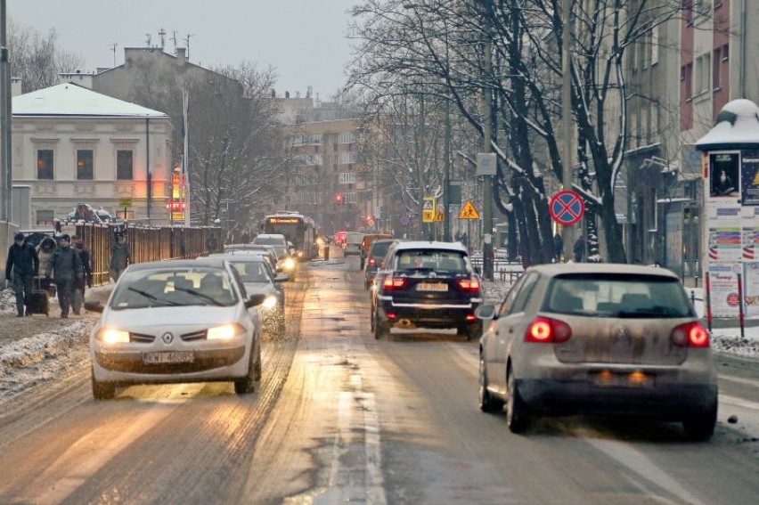 Kraków. Ulica Czarnowiejska: Mieszkańcy uważają, że należy tu wytyczyć buspasy [ZDJĘCIA]
