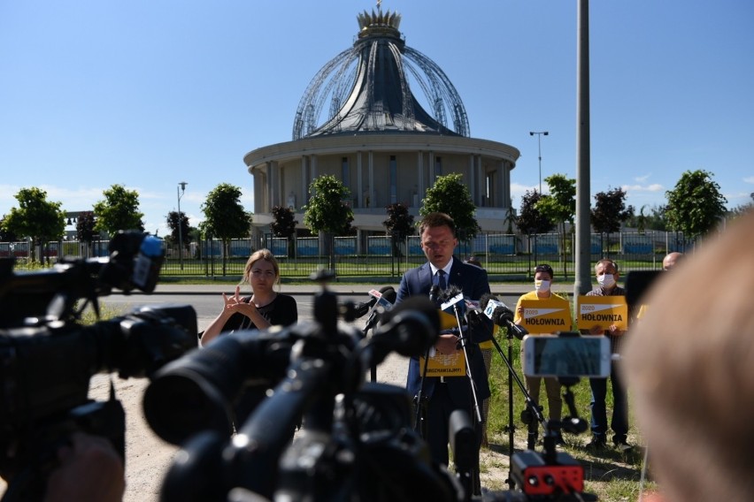 Szymon Hołownia, kandydat na Prezydenta RP, we wtorek, 16...