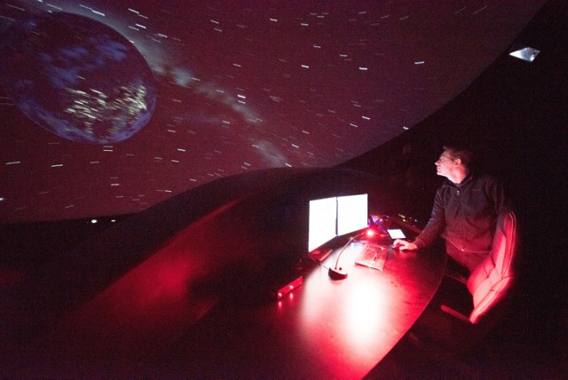 Planetarium EC1 Łódź jest najnowocześniejsze w Polsce i Europie Środkowo-Wschodniej. Pod kopułą o średnicy 18 m znajduje się ekran sferyczny o średnicy 14 metrów, zaawansowany system projekcyjny o rozdzielczości 8K oraz 110 wygodnych foteli.