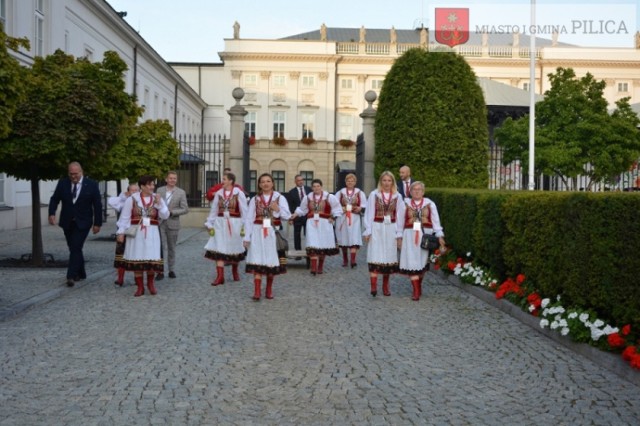 Koło Gospodyń Wiejskich Kocikowa podczas dożynek prezydenckich w Warszawie.