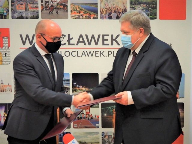 Umowę na dofinansowanie projektu "Latarnicy społeczni obszaru rewitalizacji" podpisano 7 maja w Urzędzie Miasta Włocławek