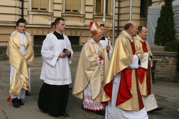Msza św. przed beatyfikacją na sądeckim Rynku [ZDJĘCIA]