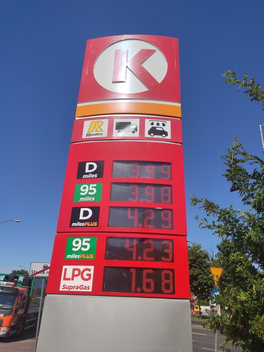 Circle K - al. Konstytucji 3 Maja


Benzyna: 3.98 zł
Diesel:...