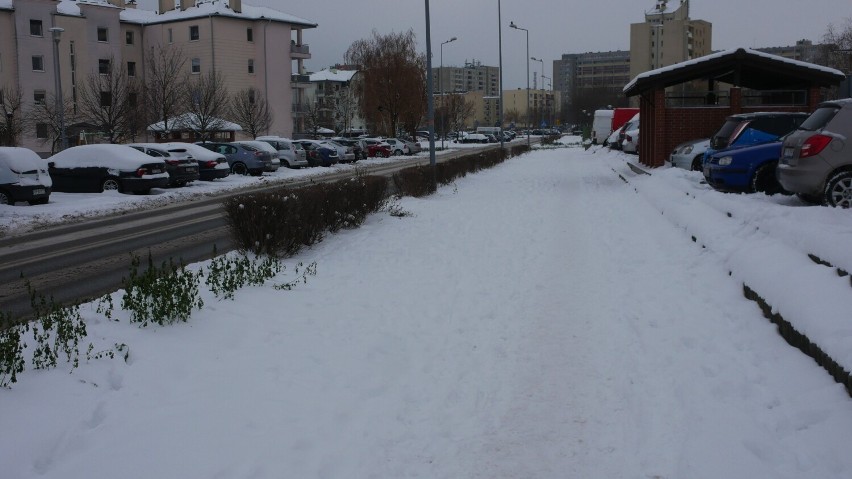 Tak wyglądają chodniki i parkingi w Opolu. Nikt od kilku dni...