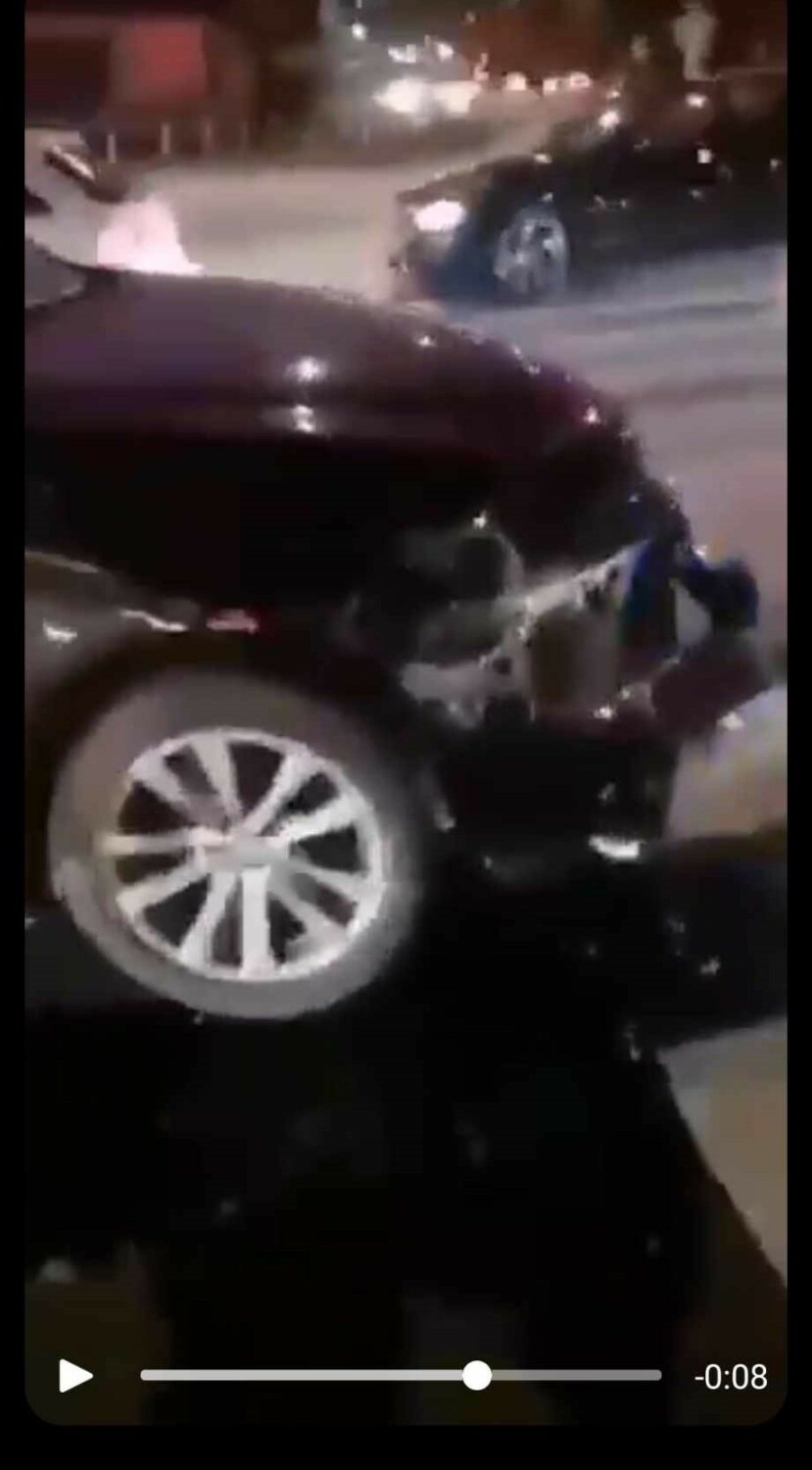 Nieoznakowany radiowozów zderzył się z BMW. Wypadek w centrum Konina