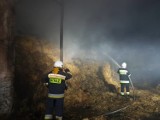 Pożar budynku gospodarskiego w Woli Przedmiejskiej. W ogniu znalazło się 50 balotów słomy