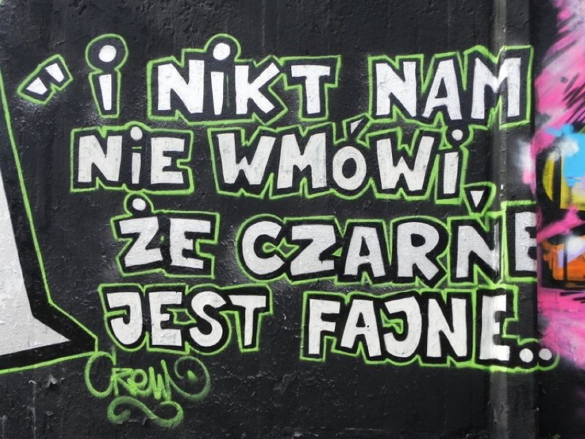 Graffiti na murze Toru Wyścigów Konnych