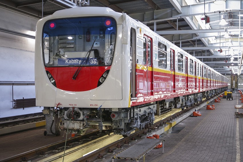 Metro zyskało nowy blask. Odświeżone wagony niedługo wyjadą na trasę 