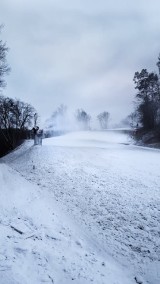 Spadła temperatura, chwycił mróz. Stoki w Kazimierzu Dolnym i Rąblowie już naśnieżają