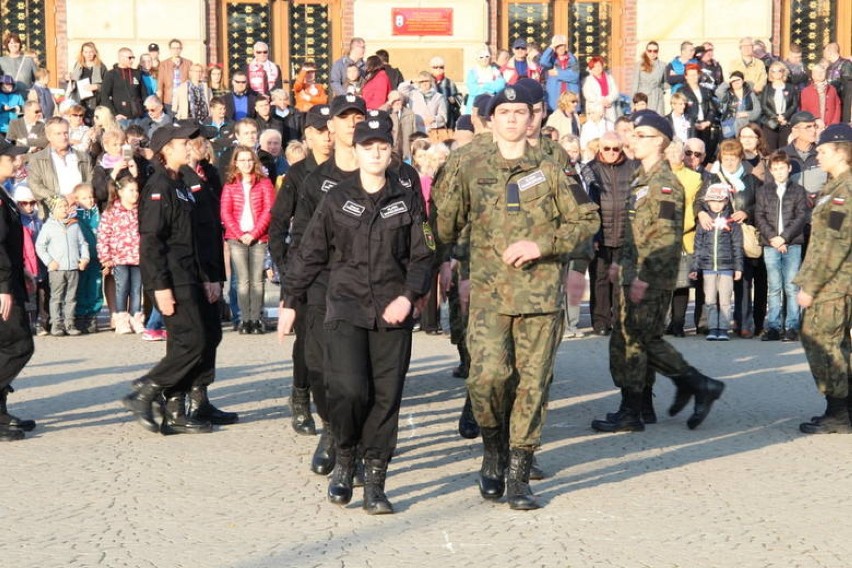 Tak wyglądały obchody Święta Niepodległości w Dąbrowie...