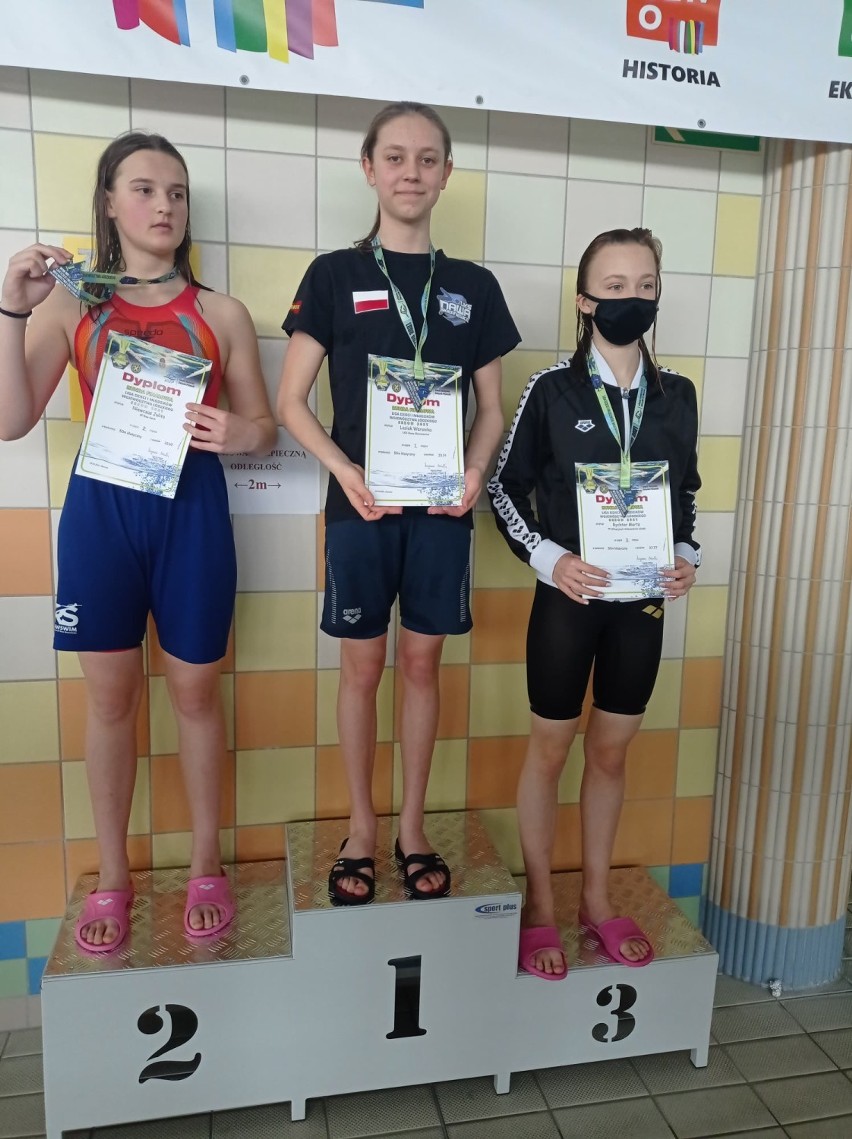 Pływacy UKS Nawa Skierniewice przywieźli 12 medali z Opoczna ZDJĘCIA