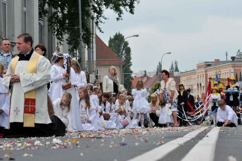 KAPŁANI, KTÓRZY ZOSTAJĄ PROBOSZCZAMI
W tej grupie są...