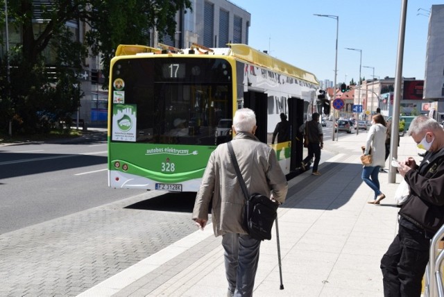 Od 1 września Miejski Zakład Komunikacji wprowadził zmiany w rozkładzie jazdy autobusów. Przewoźnik przypomina też o obowiązku noszenia maseczek w miejskiej komunikacji