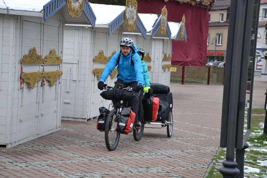 Tandem wystartował - ojciec z córką przejadą z Żor na Hel 800 km GALERIA