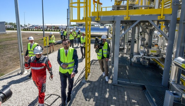 O tym, że dokonano wyboru wykonawcy elektrowni w Grudziądzu, Daniel Obajtek (w środku), prezes PKN Orlen poinformował w środę podczas wizyty w nowej elektrowni w Bajerzu (pow. chełmiński)