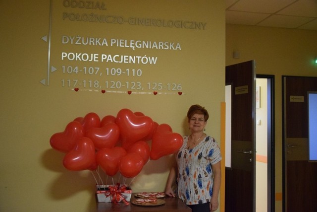 Maria Filipowicz i jej koleżanki położne Szpitala Medikor cieszą się z Walentynek