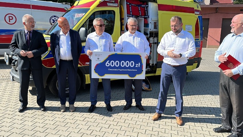 Dyrektor CPR Jan Kawulok otrzymał czek o wartości 600 tys....