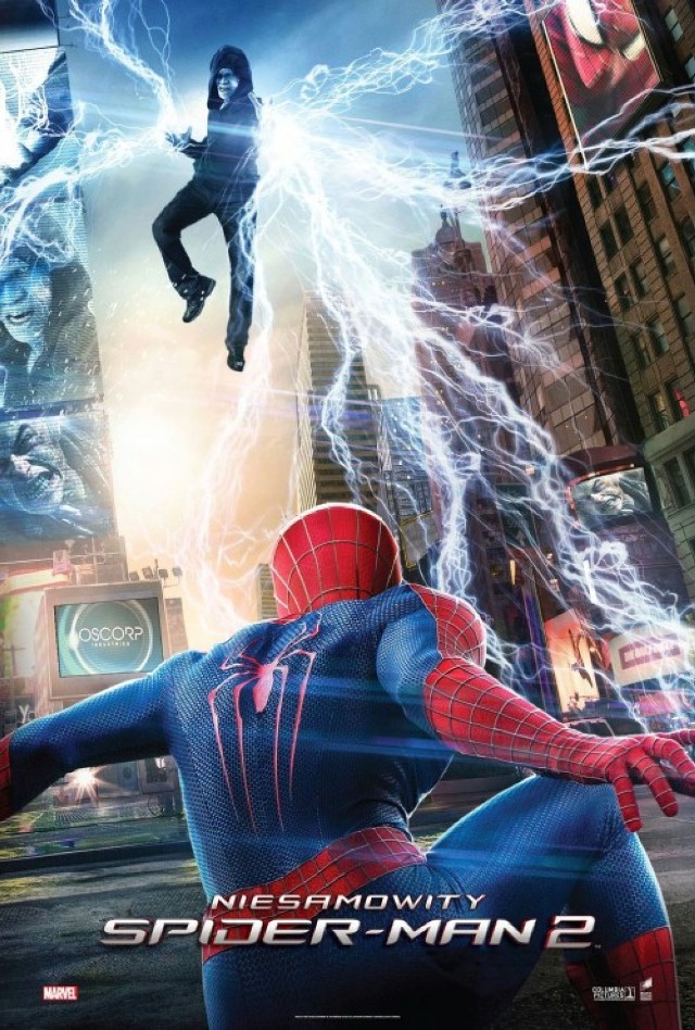 "Niesamowity Spider-Man 2" to amerykański film akcji z elementami SF. Drugą odsłonę przygód człowieka-pająka ponownie reżyseruje Marc Webb. Scenariusz napisali Alex Kurtzman, Roberto Orci oraz Jeff Pinkner. Muzykę skomponował hollywoodzki gigant James Horner ("Avatar", "Titanic"). 
Peter Parker (Andrew Garfield) ma ręce pełne roboty. Na przemian oczyszcza miasto z przestępców jako Spider-Man i spędza czas z ukochaną Gwen (Emma Stone). Bohater nie zapomniał o obietnicy złożonej ojcu dziewczyny, czyli o tym, że porzuci to niebezpieczne zajęcie. Ale nie potrafi dotrzymać przysięgi. Choć zbliża się zakończenie liceum, Peter ma ważniejsze sprawy na głowie. Pojawił się bowiem groźny złoczyńca, Electro (Jamie Foxx), a do miasta powrócił stary przyjaciel Harry Osborn (Dane DeHaan). 
 Z Peterem Parkerem łączyła go długoletnia przyjaźń z czasów studiów. Bliskie i serdeczne więzy zostały jednak przerwane. Wszystko dlatego, że ojciec młodego mężczyzny - Norman był naukowcem i w wyniku nieudanego eksperymentu stał się Zielonym Goblinem, wrogiem Spider-Mana. Człowiek-pająk musiał go zabić.
Po śmierci Normana - widmo Goblina przejmuje kontrolę nad Harrym, który mści się w najnowszej części filmu na superbohaterze za zabicie ojca.
Ponadto Parker poznaje nowe fakty ze swojej przeszłości. W jaki sposób wpłyną one na jego życie?
W roli Spider-Mana ponownie wystąpi Andrew Garfield. Towarzyszyć będą mu Emma Stone jako Gwen Stacy, Shailene Woodley jako Mary-Jane Watson i Jamie Foxx w roli złoczyńcy Electro.
Reżyser "Niesamowitego Spider-Mana" - Marc Webb zadebiutował świetnie przyjętym filmem "500 dni miłości". Obraz został nominowany do dwóch Złotych Globów oraz otrzymał nagrodę Independent Spirit za najlepszy scenariusz oryginalny. 
Realizując serię filmów o człowiek-pająku twórca odsunął się jednak od branży niezależnej, tworząc komercyjne kino. Czy wyszło mu to na dobre? 
(U.Wolak)

"Niesamowity spider-man 2", Marc Webb