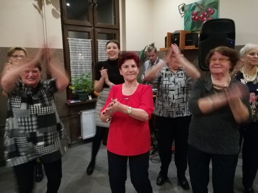 Klub Seniora w Budzyniu to nowa inicjatywa, dzięki której osoby starsze nie siedzą w domu (FOTO)