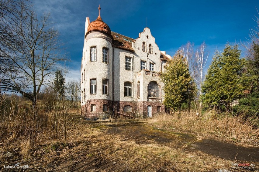 Pałac w Jaskulinie (gmina Dobormierz) – wybudowany w XIX...