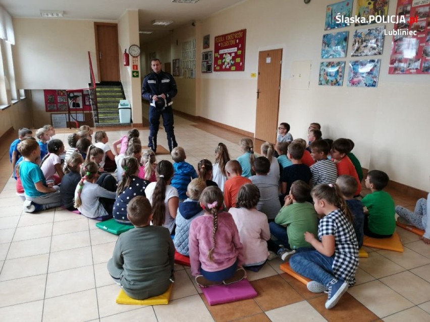 Policjanci rozmawiali na temat bezpieczeństwa z dziećmi z Lubecka i Boronowa [ZDJĘCIA]
